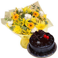 Appetizing Chocolaty Truffle Cake with Mixed Flowers Bunch