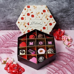 Alluring Choco Gift Treat Box for Mom