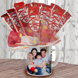 Delectable Bouquet of Kitkat in Personalized Coffee Mug to Punalur