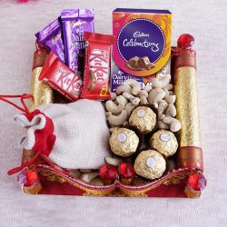 Exclusive Assorted Chocolates n Dry Fruits Tray to Punalur