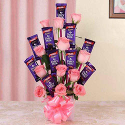 Wonderful Arrangement of Roses with Cadbury Dairy Milk Chocolates to Karunagapally