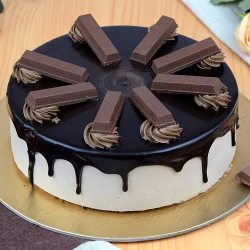 Enjoyable Eggless Kitkat Chocolate Cake to Alwaye