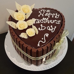 Dazzling Heart Shaped Kitkat Chocolate Cake to Rajamundri