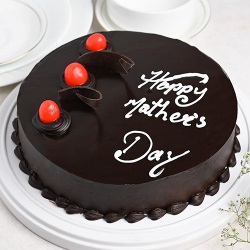 Delightful Happy Mothers Day Chocolate Cake to Karunagapally