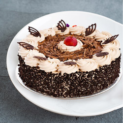 Scrumptious Black Forest Cake to Alwaye