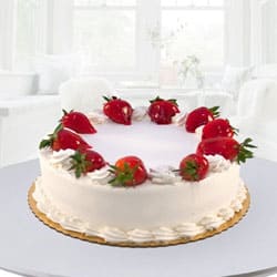 Tasty Eggless Strawberry Cake for Mummy to Nagercoil