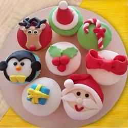 Lovely X mas Decoration Cup Cakes	