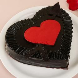 Chocolate-Coated Heart Shape Cake for Hug Day