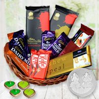 Joyful Gift Hamper of Chocolates and Happiness to Uthagamandalam