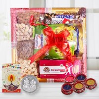 Crunch N Munch Gift Tray of Diwali Treats to India