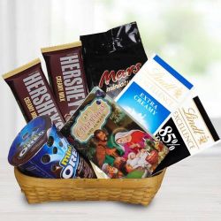 Amazing Gift Basket of Chocos n Christmas Greetings Card to India