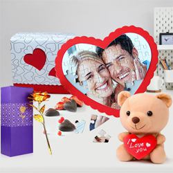 Charismatic In Love personalized Gift Combo to Chittaurgarh
