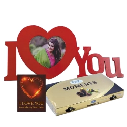 Stunning Personalized ILU Gift Combo with Chocolates to Alwaye