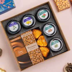 Refreshing Gift Pack of Mukhwas N Hearty Chocolates to Rajamundri