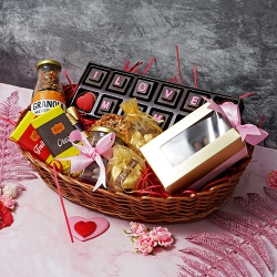 Alluring Mothers Day Gift Basket of Choco Cookies  N  Granola to Tirur