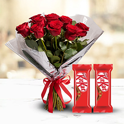 Crunchy Nestle Kit Kat with Red Roses Bouquet to Alwaye