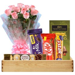 Lip Smacking Chocolate Hamper with Pink Rose Bouquet to Punalur