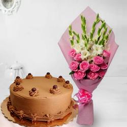Exquisite Roses n Gladiolus Bouquet with Chocolate Cake to Alwaye