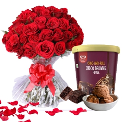 Dreamy Creamy Combo of Red Rose Bouquet n Kwality Walls Brownie Fudge Ice Cream