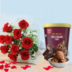 Yummy Kwality Walls Choco Brownie Fudge Ice Cream with Red Roses Bouquet to Tirur