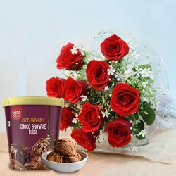 Graceful Red Rose Bouquet with Choco Brownie Fudge Ice Cream from Kwality Walls to Punalur