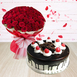 Extravagant Red Roses Arrangement with Black Forest Cake to Punalur