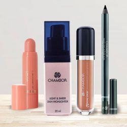Marvelous Chambor Smoky Eyes With Lipstick N Skin Makeup to Marmagao