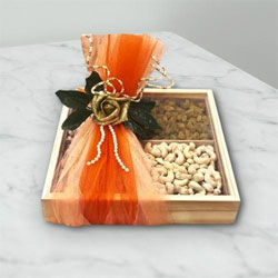 Delectable Gift Box of Cashew N Raisins for Mothers Day to Rajamundri