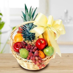 Fresh Fruits Basket 2 Kg to Rajamundri