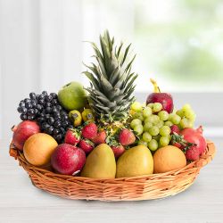 Mouth-watering fresh and healthy Seasonal Fruit basket to Punalur