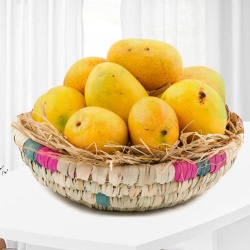 Mangoes decorated in Basket 2 Kg