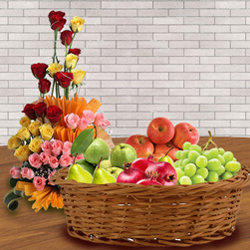 Yummy Fresh Fruits Basket with Assorted Roses Arrangement