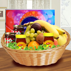 Yummy Basket of Fresh Fruits N Assortments to Punalur