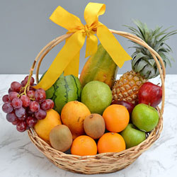 Immune-Boosting Fresh Fruits Gift Basket for Mom to Punalur