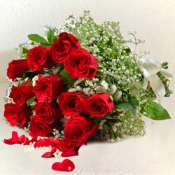 12 Red Rose Bouquet to Tirur