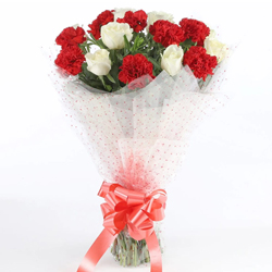 Stunning bunch of fresh Roses and Carnations to Nipani