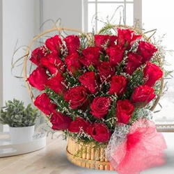 Impressive Red Roses Heart Shaped Arrangement to Alwaye