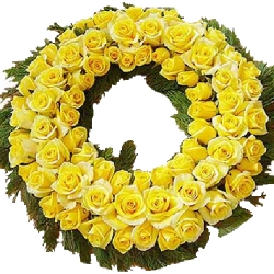 Stunning Yellow Roses Wreath Arrangement to Marmagao