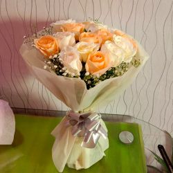 Classic Peach N White Roses Bouquet to Uthagamandalam
