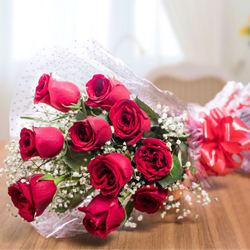 Lovely and Delightful Rose Assortment to Tirur