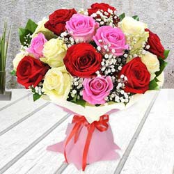 Breathless Luxury Mixed Rose Premium Bouquet to Karunagapally