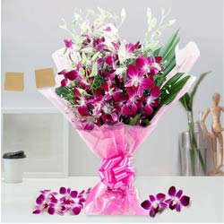 Enchanting Expression Bouquet of Orchids Stems to Rajamundri