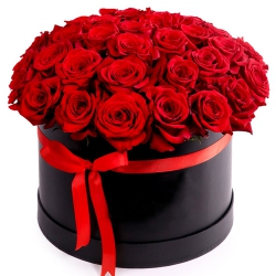 Beautiful Arrangement of Red Roses in Black Hat Box