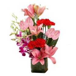 Wonderful Assorted Flowers Arrangement to Alwaye