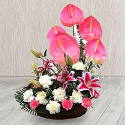 Pristine Pink N White Flowers Arrangement to Rajamundri