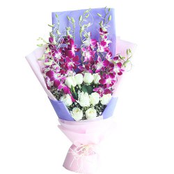 Cheerful Hand Bunch of Orchids N White Roses to Alwaye