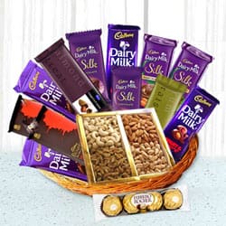Lovable Chocolate Family Hamper Basket to Tirur