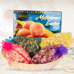 Lip-Smacking Gift Pack of Assorted Dry-fruits with Sweets to Usa-diwali-hamper.asp