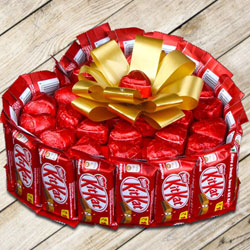 Homemade Chocos with Kitkat Heart Shaped Arrangement to Tirur