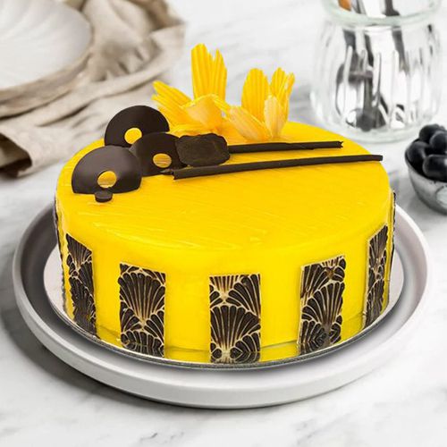 Marvelous Eggless Mango Cake with Chocolates Thins to Nipani
